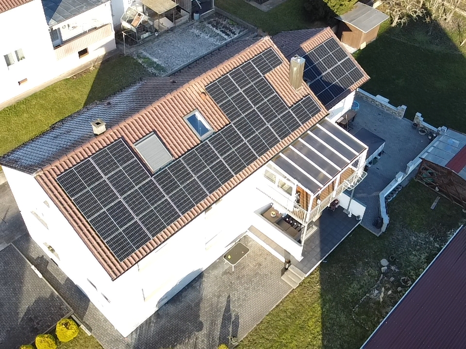 PV-Anlage auf Satteldach mit Speicher – Region Rhein-Neckar